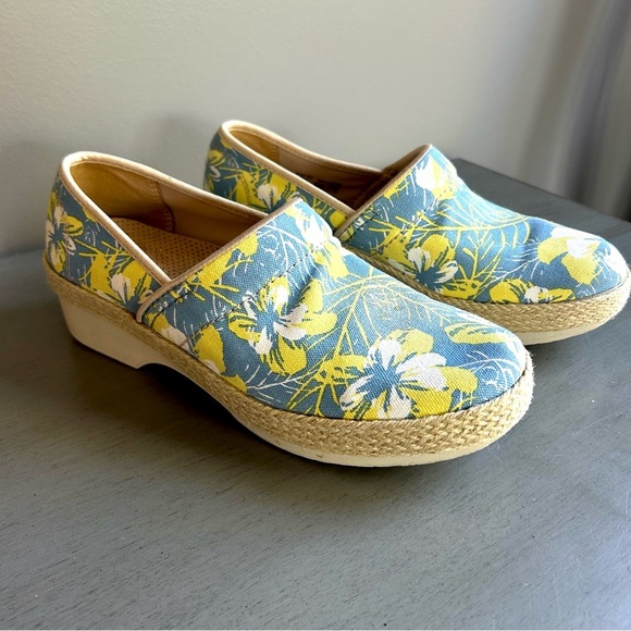 Dansko Victoria Canvas Tahiti Yellow Floral Print Espadrille Trim Work Clog 40 - Picture 3 of 15